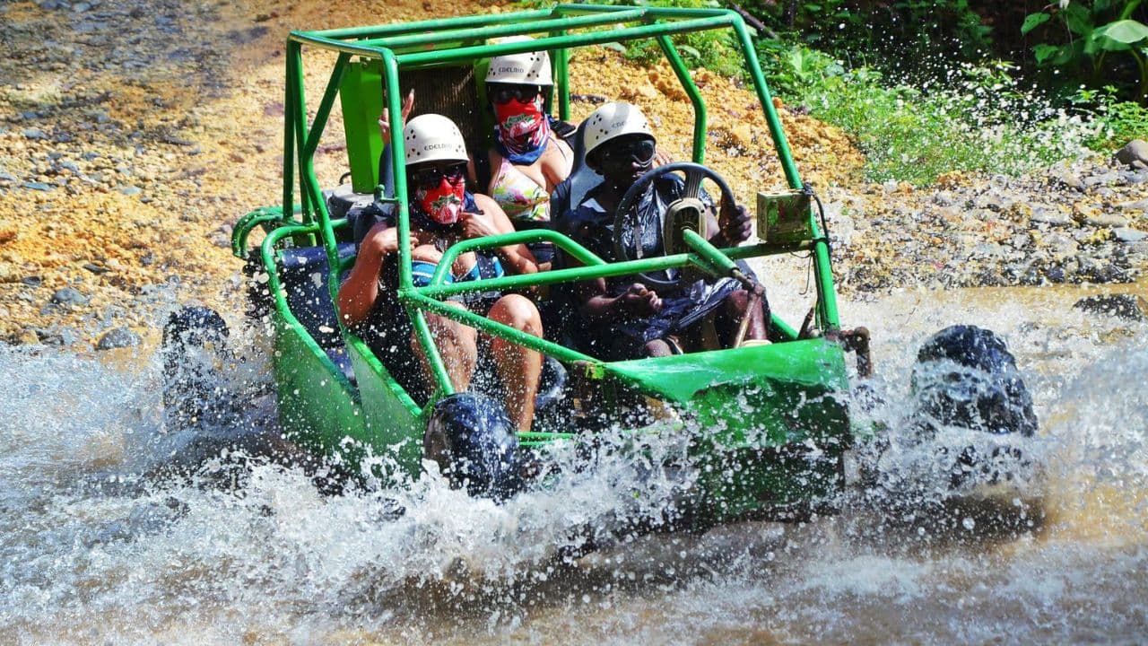 Bavaro-Abenteuer: Buggy, Pferd, Splash, Zip Line und Polaris — Guided tour and outdoor activity