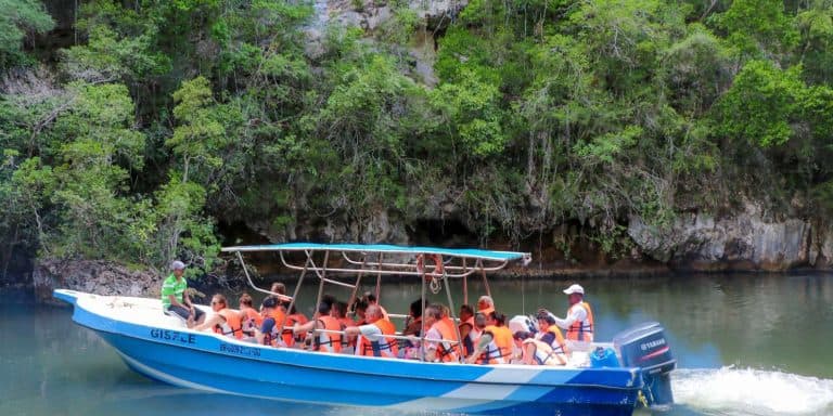 Von Punta Cana: Tagesausflug nach Los Haitises und Redonda Mountain — Guided tour and outdoor activity