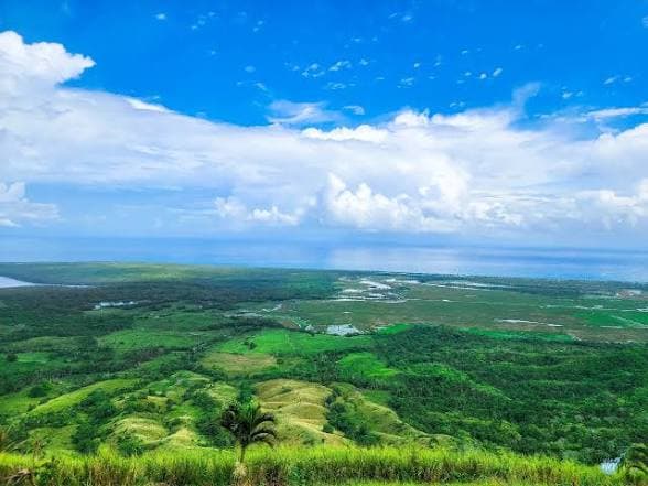 Ancient Taíno petroglyphs and secret cave chambers in Montana Redonda