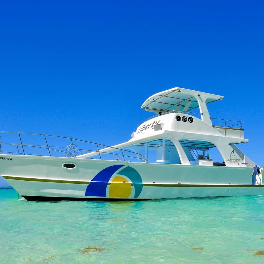 Punta Cana Private Catamaran with Snorkeling & Natural Pool — Guided tour and outdoor activity